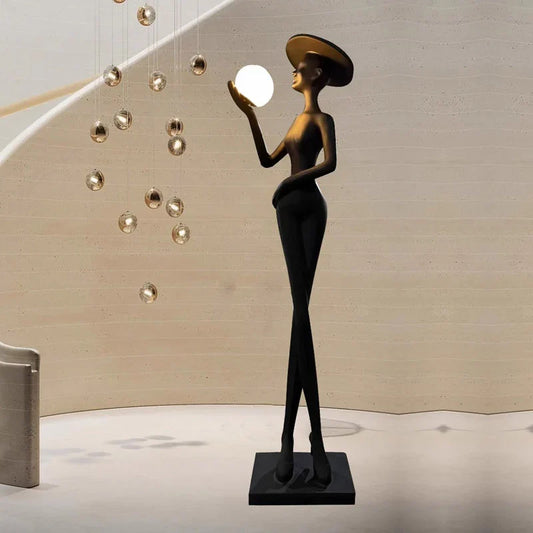Lampadaire Femme au chapeau