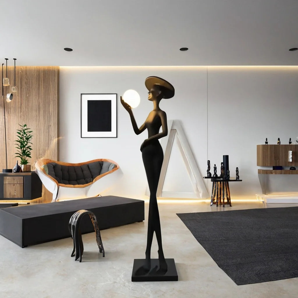 Lampadaire Femme au chapeau en situation