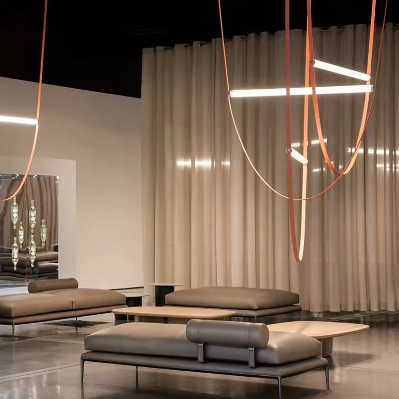 Lustre Vkeid en cuir, détail lanières