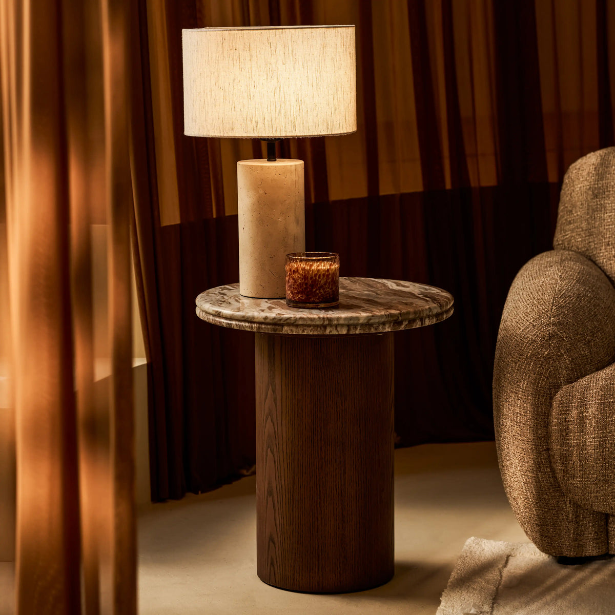 Table d'Appoint Bond — Marbre French Riviera en situation