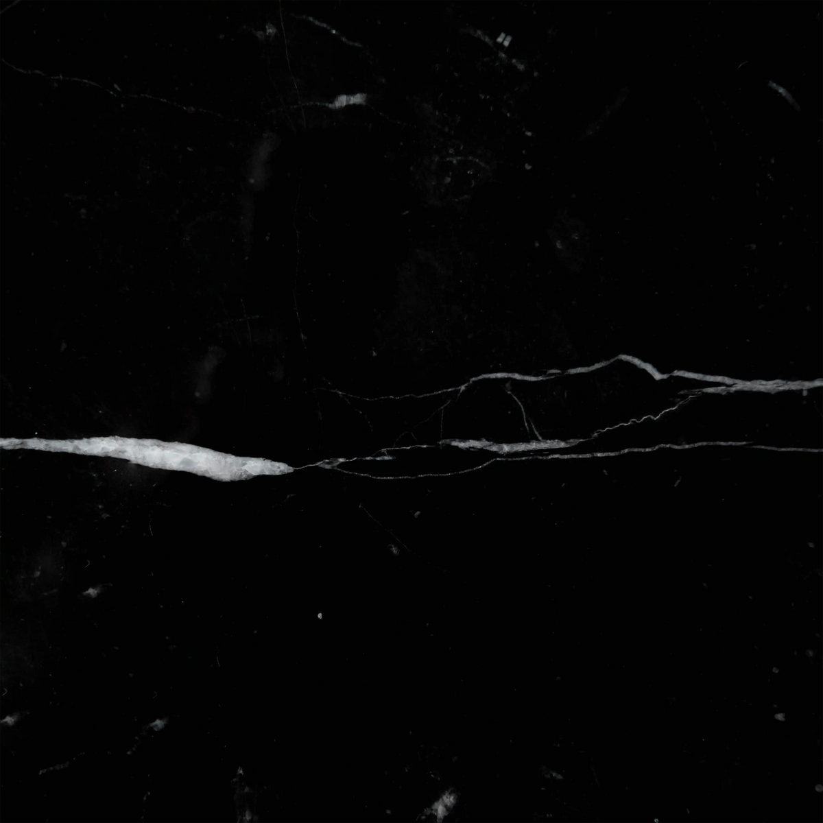 Table d'Appoint Eli — Marbre Noir, détail
