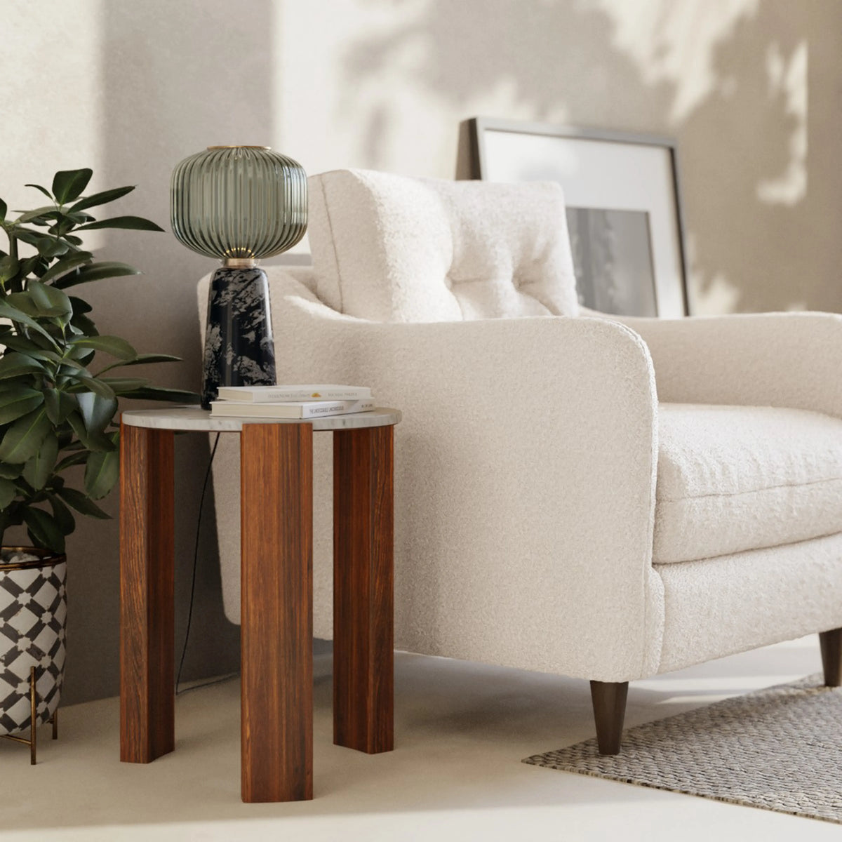 Table d'Appoint Emil — Marbre Blanc & Noyer en situation
